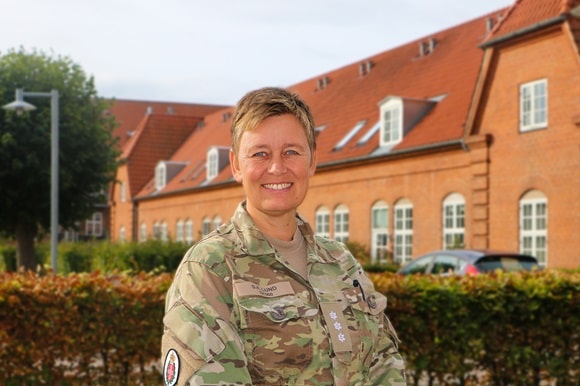 Lyt med, når oberst Susanne Lund holder foredrag over emnet: Forsvaret i dag og samarbejde med KFUM's Soldatermission. Foto: Sebastian Søby.